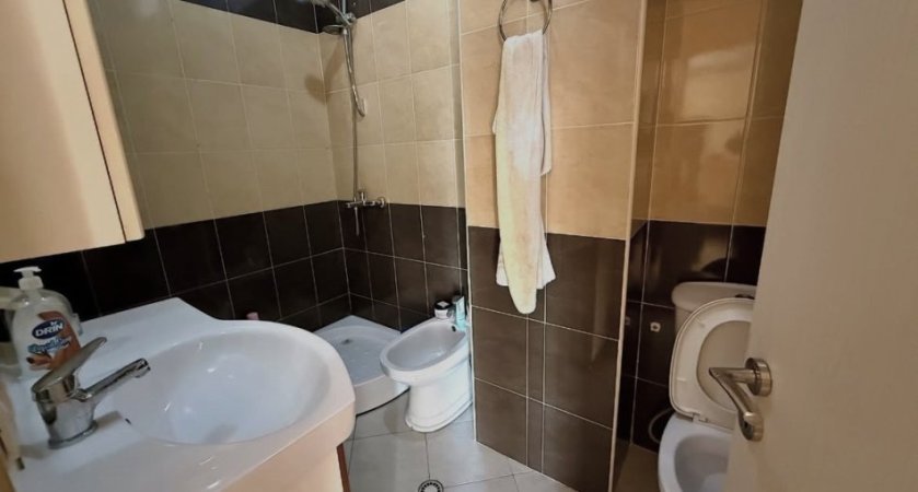 Tirane, shitet apartament 1+1+Ballkon Kati 4, 75 m² 140.000 € (Pran Hipotekes)