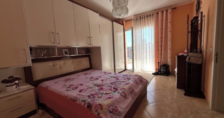 Tirane, shitet apartament 1+1+Ballkon Kati 4, 75 m² 140.000 € (Pran Hipotekes)