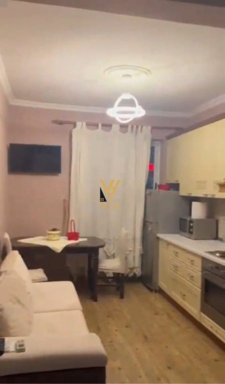 Tirane, jepet me qera apartament 2+1+Ballkon Kati 3, 74 m² 650 € (ZOGU I ZI)