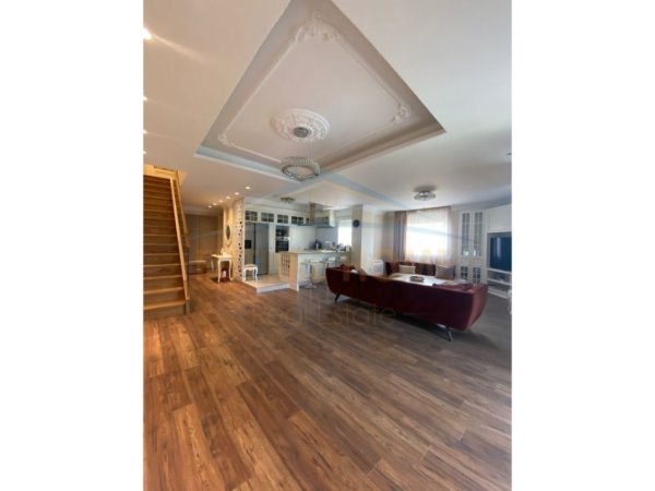 Tirane, shitet apartament duplex , 150 m² 561.000 € (RRUGA E KAVAJES)