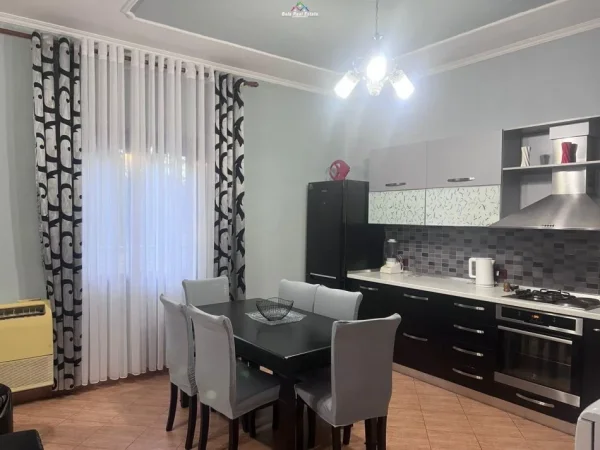 Shqiperi, jepet me qera Vile 2+1 Kati 1, 120 m² 520 € (casa italia)