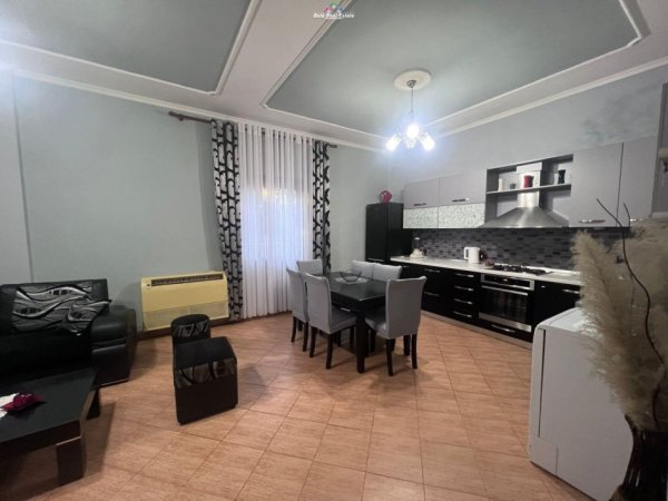 Shqiperi, jepet me qera Vile 2+1 Kati 1, 120 m² 500 € (casa italia)