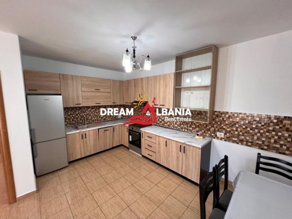 Tirane, jepet me qera apartament 2+1 , 100 m² 650 € (Don Bosko)
