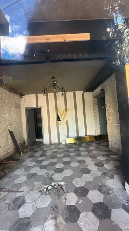 Tirane, jepet me qera ambjent biznesi Kati 0, 78 m² 2.000 € (Rruga Muhamet Gjollesha)