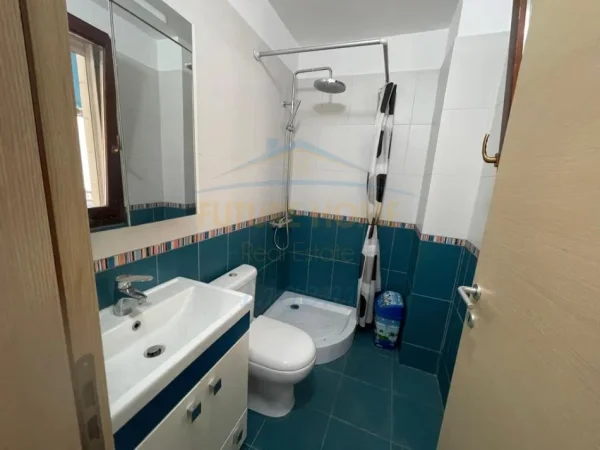 Tirane, jepet me qera apartament 2+1+Ballkon Kati 3, 95 m² 750 € (Kopshti Botanik)