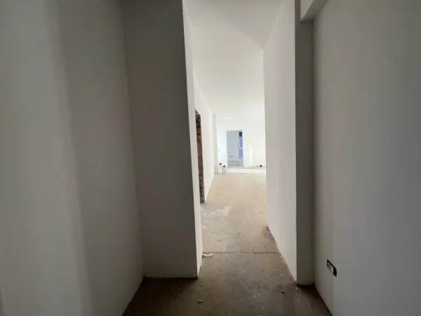 Tirane, shitet apartament 2+1+Ballkon Kati 4, 123 m² 203.000 € (Don Bosko)