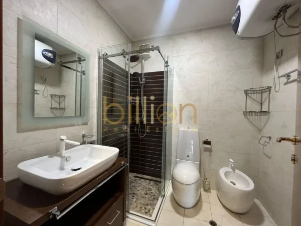 Tirane, jepet me qera apartament , 135 m² 850 € (Kafe Flora)