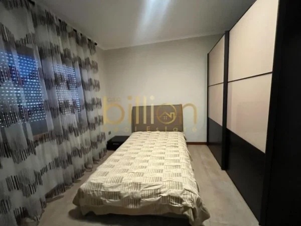 Tirane, jepet me qera apartament , 135 m² 850 € (Kafe Flora)
