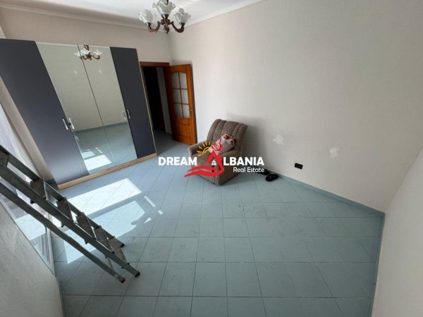 Tirane, jepet me qera apartament 3+1 , 130 m² 800 € (ne Rrugen Mine Peza)
