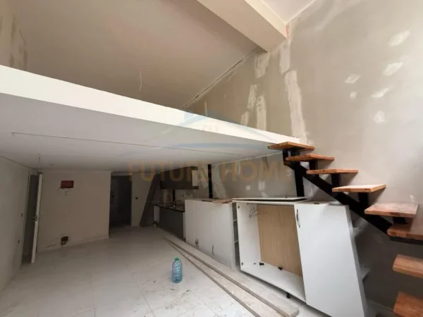 Tirane, shitet apartament duplex , 39 m² 86.878 € (SHKOLLA E KUQE)