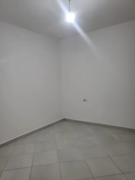 Tirane, jap me qera apartament 2+1 Kati 2, 95 m² 700 € (Don Bosko)