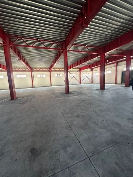 Tirane, jepet me qera magazine Kati 0, 3.000 m² 10.500 € (Vaqarr)