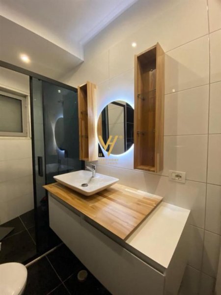 Tirane, shitet apartament 1+1+Ballkon Kati 4, 66 m² 237.000 € (KOMUNA E PARISIT)