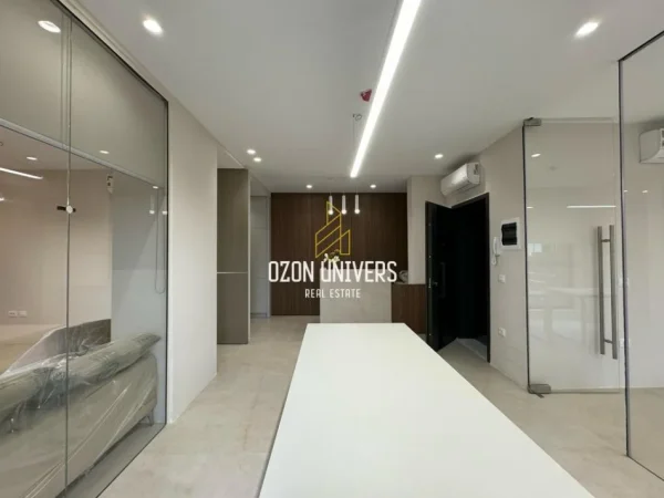 Tirane, jepet me qera ambjent biznesi Kati 2, 85 m² 1.500 € (Rruga Myslym Shyri)