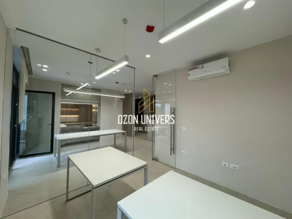 Tirane, jepet me qera ambjent biznesi Kati 2, 85 m² 1.500 € (Rruga Myslym Shyri)