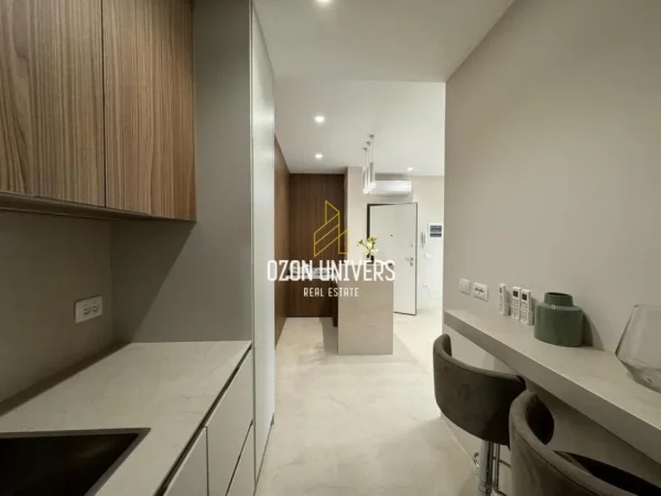 Tirane, jepet me qera ambjent biznesi Kati 2, 85 m² 1.500 € (Rruga Myslym Shyri)