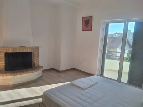 Tirane, jepet me qera apartament 2+1+Ballkon Kati 2, 100 m² 400 € 