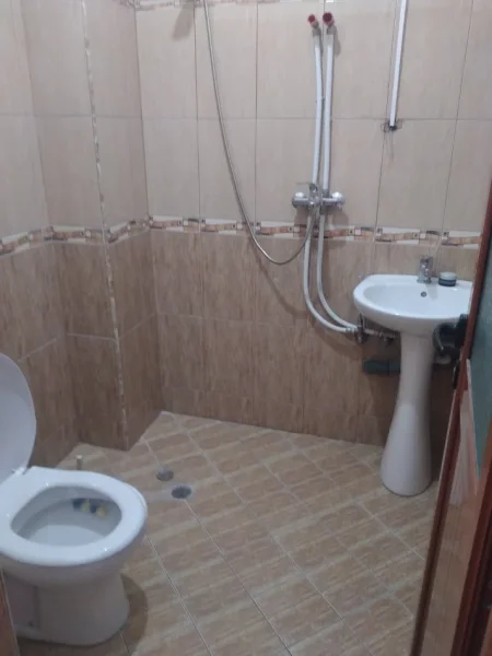 Tirane, jepet me qera apartament 2+1+Ballkon Kati 2, 100 m² 400 € 