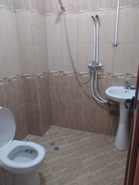 Tirane, jepet me qera apartament 2+1+Ballkon Kati 2, 100 m² 400 € 