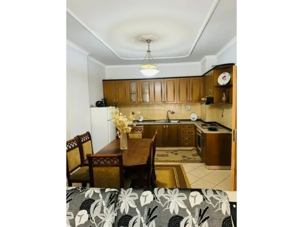 Tirane, jap me qera apartament 2+1 Kati 3, 120 m² 550 € (Unaza e Re)