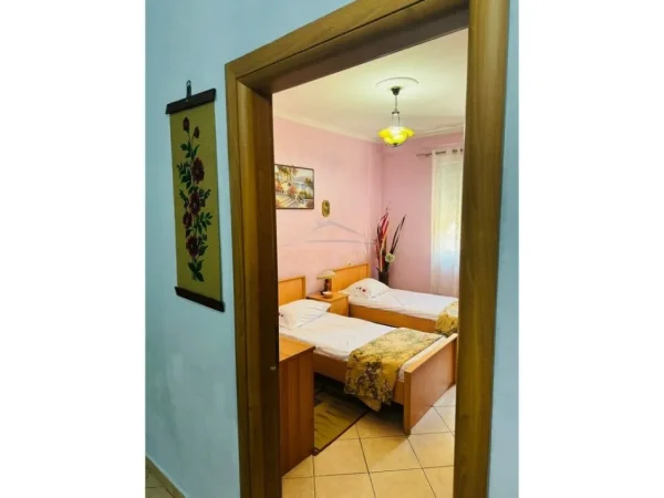 Tirane, jap me qera apartament 2+1 Kati 3, 120 m² 550 € (Unaza e Re)