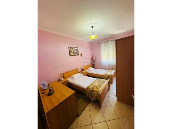 Tirane, jap me qera apartament 2+1 Kati 3, 120 m² 550 € (Unaza e Re)