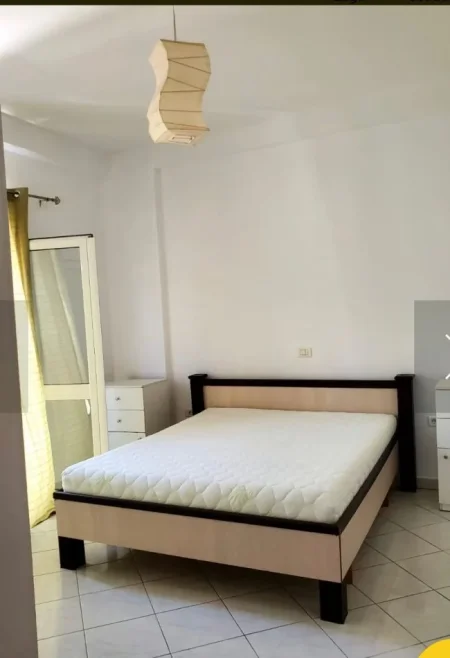 Tirane, jepet me qera apartament 3+1 Kati 3, 134 m² 550 € (5 maj)