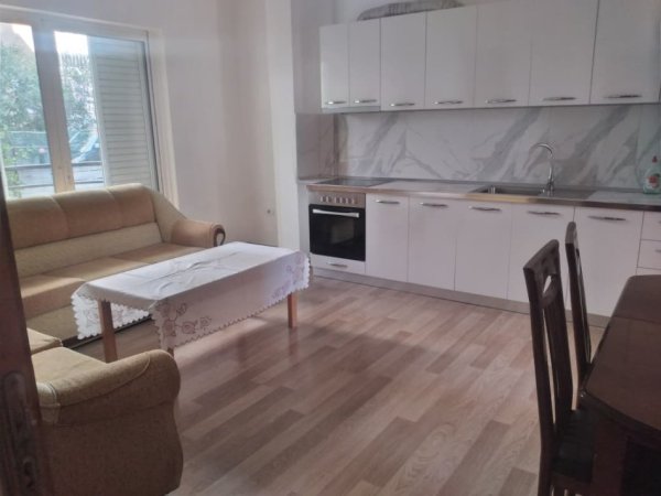 Jepet me qera apartament 2+1 pran Pasticeri Melisa Fresk