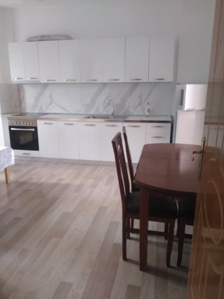 Jepet me qera apartament 2+1 pran Pasticeri Melisa Fresk
