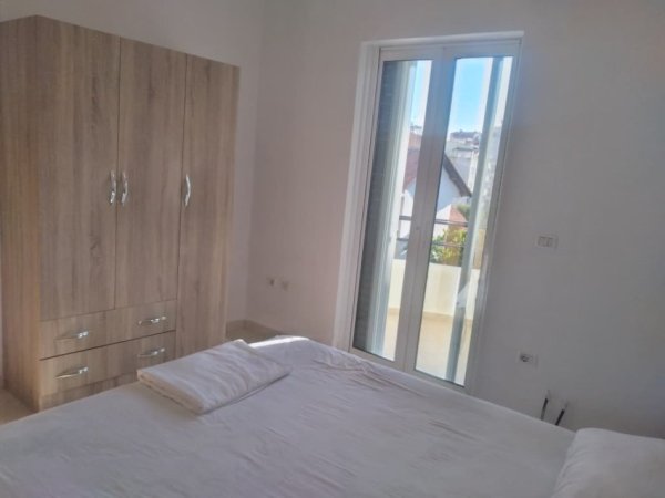 Jepet me qera apartament 2+1 pran Pasticeri Melisa Fresk