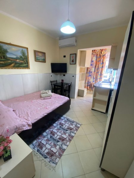 🏠 Jepet Garsoniere me Qera tek Siri Kodra 5 minuta nga Stacioni i Trenit Vetem 360 mije leke