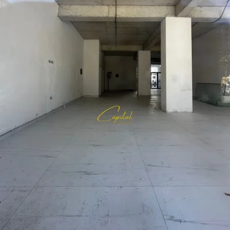 Tirane, jepet me qera dyqan Kati 0, 150 m² 2.200 € (ISH PARKU)