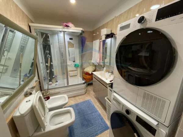 Tirane, shitet apartament , 144 m² 240.000 € (RRUGA E KAVAJES)