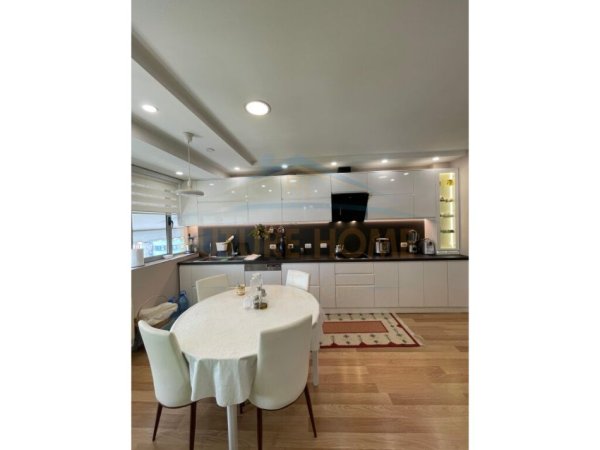 Tirane, shitet apartament , 144 m² 240.000 € (RRUGA E KAVAJES)