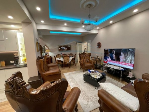 Tirane, shitet apartament , 144 m² 240.000 € (RRUGA E KAVAJES)