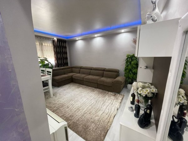 Tirane, jepet me qera apartament 2+1 Kati 3, 95 m² 550 € (Tek Pedriatia.)