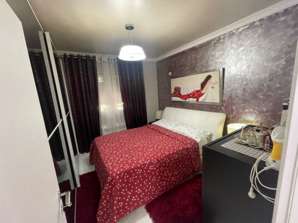 Tirane, jepet me qera apartament 2+1 Kati 3, 95 m² 550 € (Tek Pedriatia.)