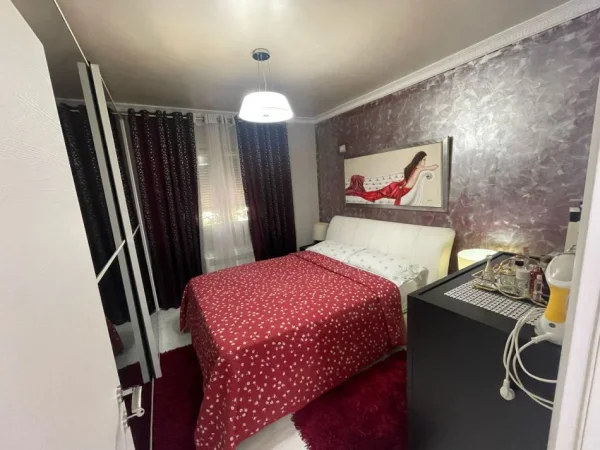 Tirane, jepet me qera apartament 2+1 Kati 3, 95 m² 550 € (Tek Pedriatia.)