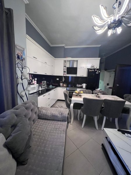 Tirane, shes 2+1+Ballkon Kati 8, 104 m² 150.000 € (Astir)