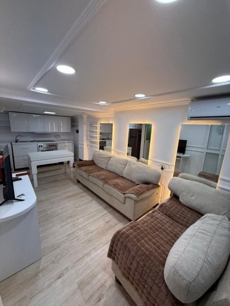 Tirane, jepet me qera apartament 1+1 Kati 1, 40 m² 500 € (Blloku)