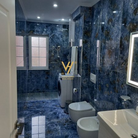 Tirane, jepet me qera apartament 1+1+Ballkon Kati 4, 70 m² 700 € (RRUGA MARGARITA TUTULANI)