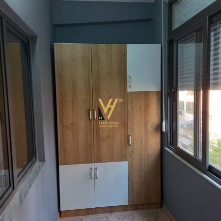 Tirane, jepet me qera apartament 1+1+Ballkon Kati 4, 70 m² 700 € (RRUGA MARGARITA TUTULANI)