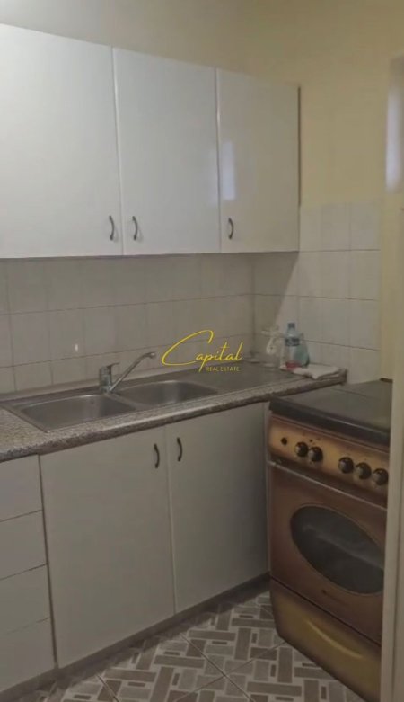 Tirane, jepet me qera apartament 3+1 Kati 4, 90 m² 650 € (BULEVARDI ZOGU I)