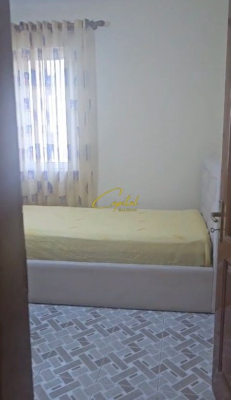 Tirane, jepet me qera apartament 3+1 Kati 4, 90 m² 650 € (BULEVARDI ZOGU I)