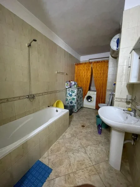 Tirane, jepet me qera apartament 2+1 , 700 € (21 dhjetori)