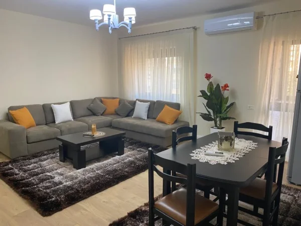 Tirane, jepet me qera apartament 2+1 Kati 3, 80 m² 800 € (Sheshi Wilson)