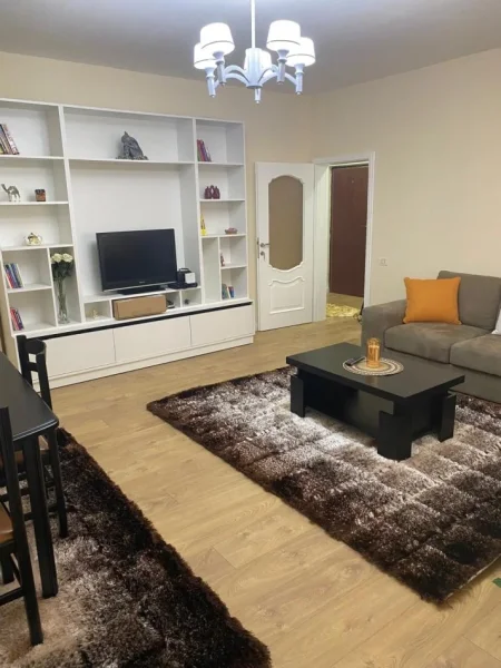 Tirane, jepet me qera apartament 2+1 Kati 3, 80 m² 800 € (Sheshi Wilson)