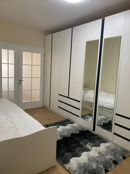 Tirane, jepet me qera apartament 2+1 Kati 3, 80 m² 800 € (Sheshi Wilson)