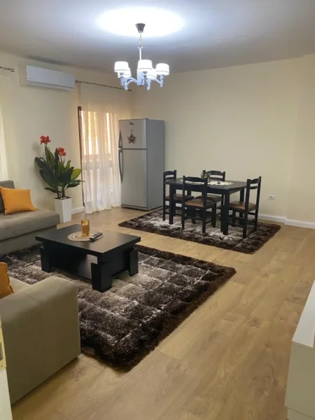 Tirane, jepet me qera apartament 2+1 Kati 3, 80 m² 800 € (Sheshi Wilson)