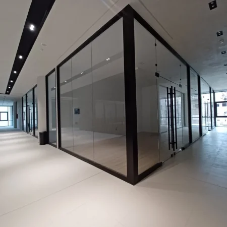 Tirane, jepet me qera dyqan Kati 2, 37 m² 750 € (Rruga Mine Peza)